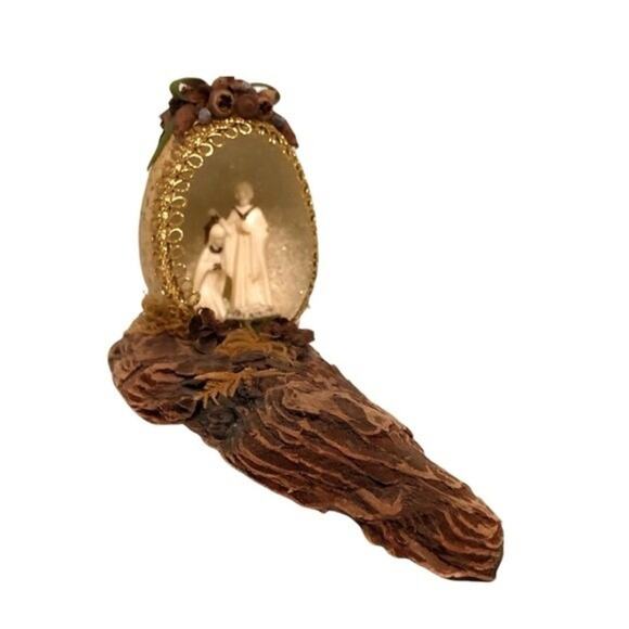 Vintage Handcrafted Egg Diorama Christmas Nativity Scene On Driftwood - Picture 10 of 10